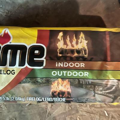 Two Fireplace Grates & Fire Logs (BW-RG)