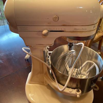 Heavy duty KitchenAid in white