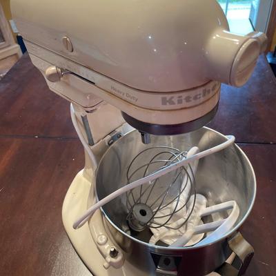 Heavy duty KitchenAid in white