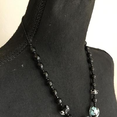 Beautiful flower & jet black glass beaded necklace