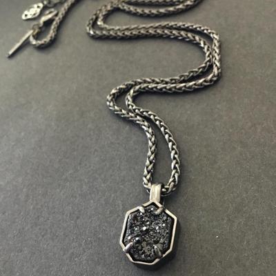 Beautiful Kendra Scott necklace