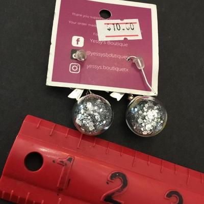 Super cute snowflake globe dangle earrings