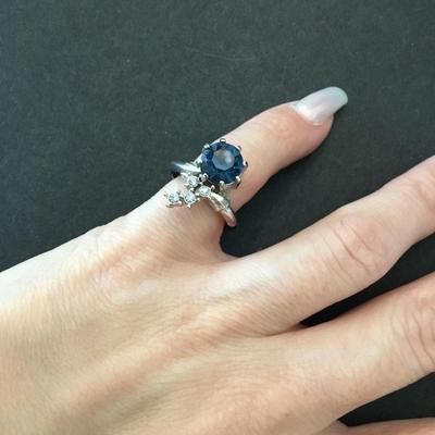Beautiful very nice silver tone adjustable ring