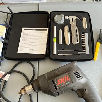 Assorted Hand Tools and Fasteners (G)