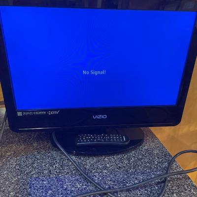 18” Vizio TV with antenna