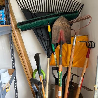 Assorted Yard Tools (G)