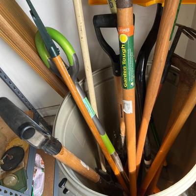 Assorted Yard Tools (G)