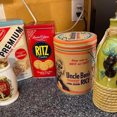 Vintage kitchen tins