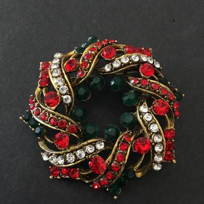 Beautiful holiday Christmas wreath brooch