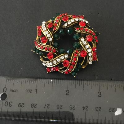 Beautiful holiday Christmas wreath brooch