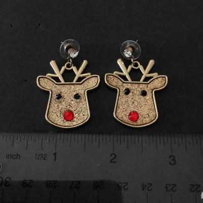Nice very cute reindeer Christmas dangle earrings