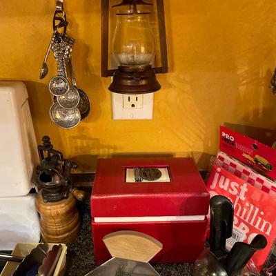 Miscellaneous silverware and kitchen accessories