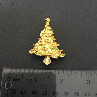 Beautiful vintage Christmas brooch