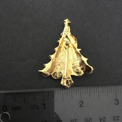 Beautiful vintage Christmas brooch