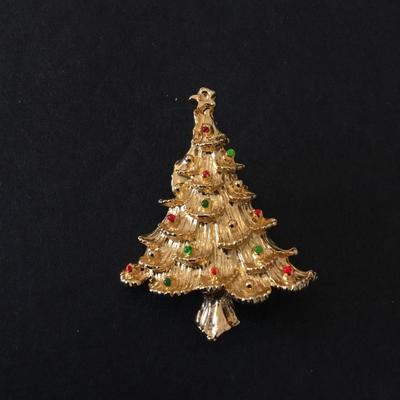 Beautiful vintage Christmas brooch