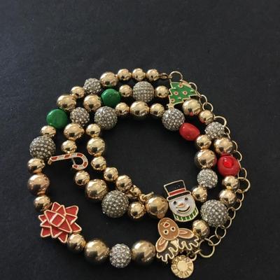 Very nice super cute Baublebar Christmas holiday necklace, gold toned