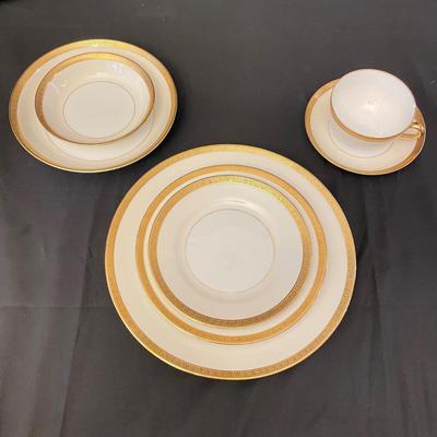 12-Person Noritake Halcyon China Set (LR-SS)