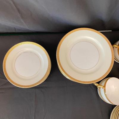 12-Person Noritake Halcyon China Set (LR-SS)