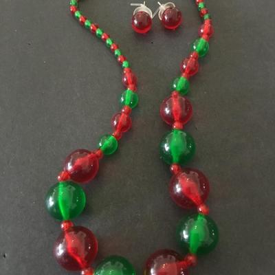Super cute, holiday Christmas bead necklace and matching earrings