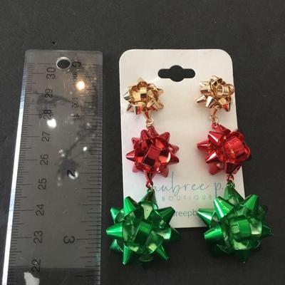 Very nice metal Christmas bow statement earrings