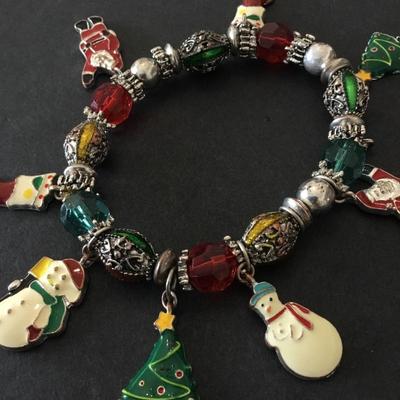 Beautiful very nice vintage Christmas holiday charm bracelet