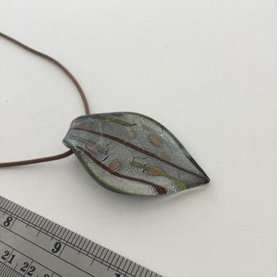 Unmarked glass type necklace pendant necklace