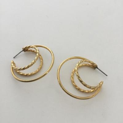 Gold tone unique fashion earrings