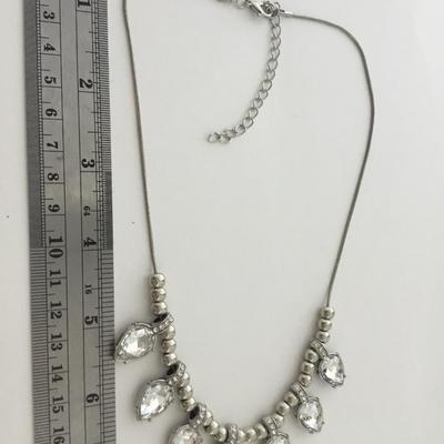 Silver tone unmarked faux gemstone fashion necklace