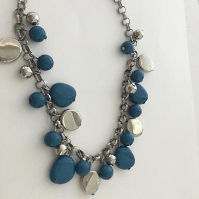 Silver tone blue fashion necklace