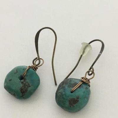 Beautiful stone type fashion earrings