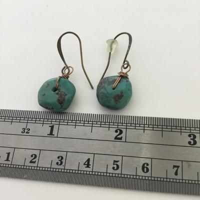 Beautiful stone type fashion earrings