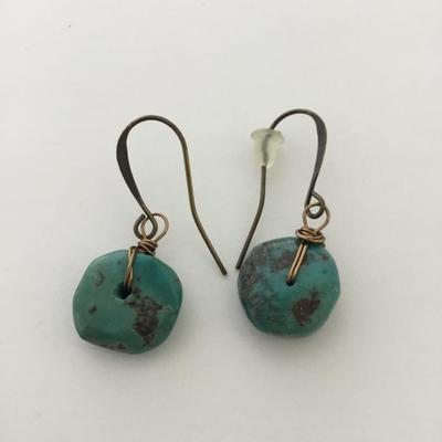 Beautiful stone type fashion earrings