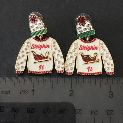 Super cute Baublebar dingo Christmas sweater, earrings, sleigh all day