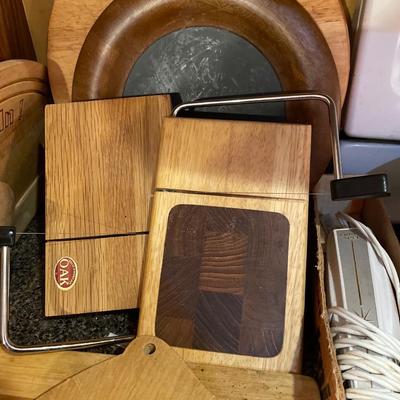 Wood, cutting boards and electric knife