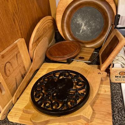 Wood, cutting boards and electric knife