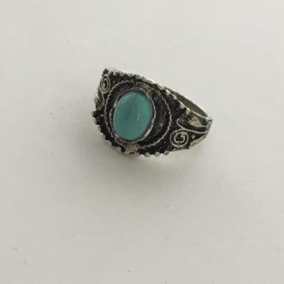 Unmarked silver tone fashion ring