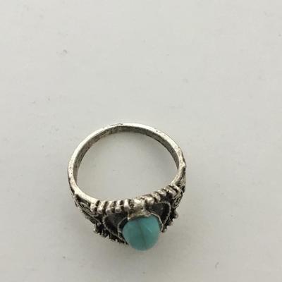 Unmarked silver tone fashion ring