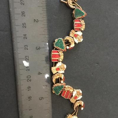 Super cute vintage Christmas holiday charm slider bracelet