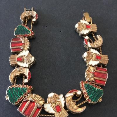 Super cute vintage Christmas holiday charm slider bracelet