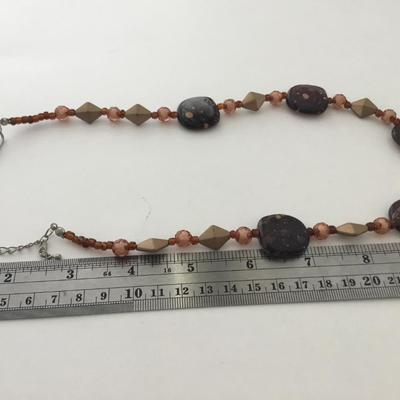 Unmarked beaded fashion necklace