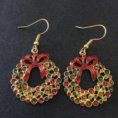 Vintage Christmas wreath dangle earrings