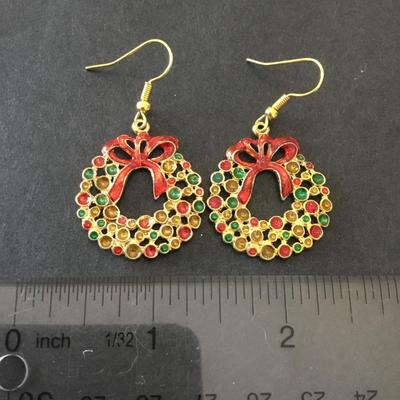 Vintage Christmas wreath dangle earrings