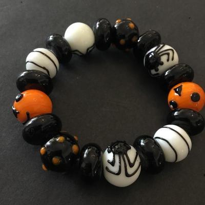Super cute, chunky art glass bead stretch Halloween bracelet very nice and cute