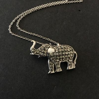 Very cute crystal rhinestone elephant necklace