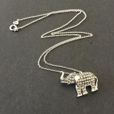 Very cute crystal rhinestone elephant necklace