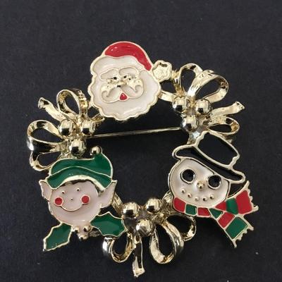 Cute enamel circle wreath brooch