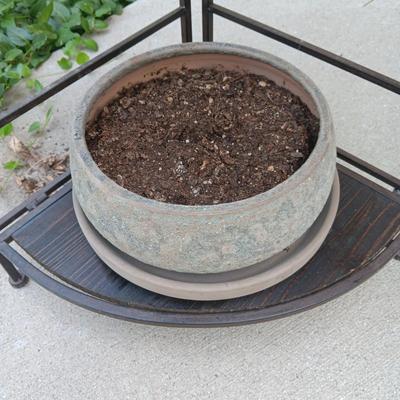 FOLDING CORNER SHELF AND 2 FLOWER POTS
