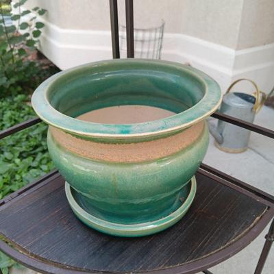 FOLDING CORNER SHELF AND 2 FLOWER POTS