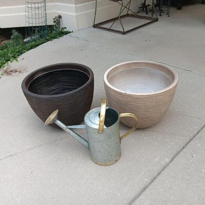 2 LARGER PLASTIC FLOWER POTS AND A WATERING CAN