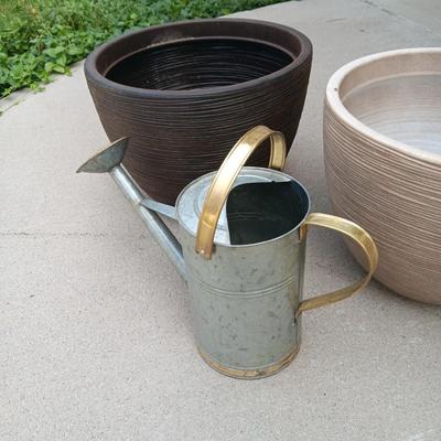 2 LARGER PLASTIC FLOWER POTS AND A WATERING CAN